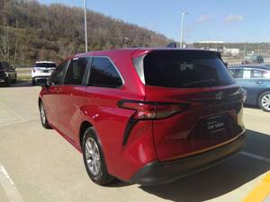 Usado cuidadosamente 2022 Toyota S-ienna LE 8-Passenger 4dr Minivan - Product Image 2