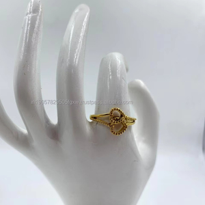 Bold Chic Anillo de declaración chapado en oro Accesorio al mejor precio para Bodas de mujeres Regalos para fiestas - Product Image 1