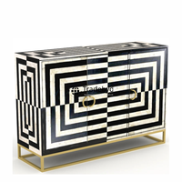 Table de chevet artisanale en incrustation d'os avec motifs floraux pour décor élégant de chambre à coucher Look de console en incrustation d'os par Tradebyd