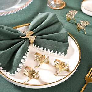 Ensemble de 6 anneaux de serviette en laiton pur doré en forme de feuille de Ginkgo, style vintage, durables, pour la décoration de table lors de mariages, fêtes, à la maison ou dans les restaurants - Product Image 1