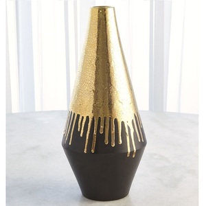 Jarrón de Plantas Dorado y Diseño de Florero, Ideal para Decoración del Hogar, Hecho a Mano y Personalizado, la Mejor Decoración de Interiores y Diseño Artesanal - Product Image 3