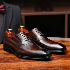 Chaussures brogues en daim souple avec bords perforés et semelle légère, chaussures décontractées pour hommes, chaussures tendance - Product Image 1