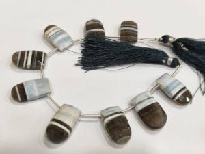 Cuentas de ópalo de roca natural con forma de dedo Briolette de 10x19mm que se venden por hebra de 8 pulgadas de largo - Product Image 3