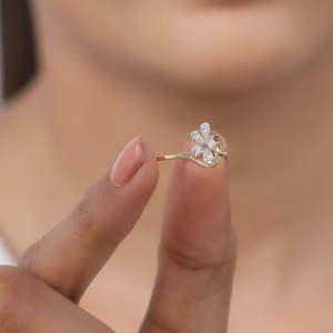 Anillo de Diamantes Exquisito con Brillantes Dorados para un Estilo Atemporal y una Sofisticación Delicada - Product Image 5