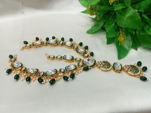 Conjunto de Collar Choker Kundan Chapado en Oro Religioso Tradicional con Aretes para Regalo de Boda y Aniversario - Product Image 2