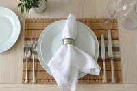 Vente en gros de serviettes en tissu carrées de style européen 100% coton faites à la main - Réutilisables, écologiques, bio, couleur/logo/design personnalisés, taille sur mesure