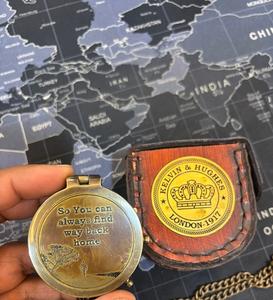 Para que siempre pueda encontrar el camino a casa, brújula de latón náutico Premium de latón con cadena de cuero en regalo hecho a mano antiguo - Product Image 1