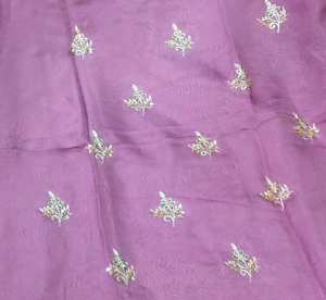 Costumes de fête indiens pakistanais brodés à la main non cousus de créateur moderne pour femmes de style traditionnel avant-gardiste - Product Image 2