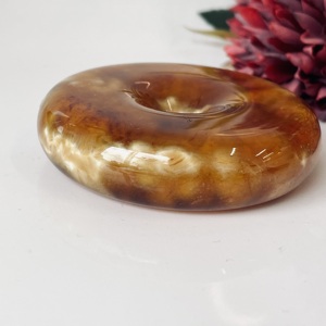 Pendentif Donut en Ambre Baltique Orange et Blanc, Collier Cercle en Ambre Naturel ; Pendentif Donut en Ambre Naturel Forme Cercle Unisexe - Product Image 2