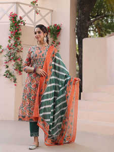 Kurta en coton imprimé motifs ethniques verts avec pantalon uni et col rond en coton imprimé Dupatta avec broderie - Product Image 5