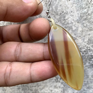 Articles de fête de mariage pour femmes et boucles d'oreilles uniques en résine grosse corne de buffle cerceaux boucles artisanat naturel bijoux de mode PAR HF CRAFTS - Product Image 1