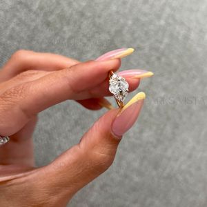 Venta al por mayor personalizado Gabrielle estilo Moissanite anillo de diamantes 10K 14K 18K oro Multi-Anillo de compromiso de racimo de piedras para novia - Product Image 3