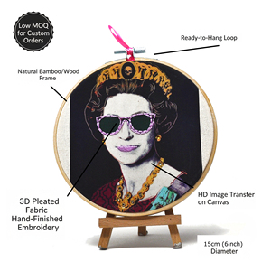 Décoration artisanale en broderie pop art sur cerceau |   Portrait de reine et d'icône rock en techniques mixtes pour la vente au détail et la décoration intérieure 15cm - Product Image 2