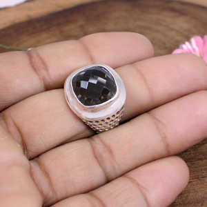 Bague en argent sterling 92,5 style hip-hop avec pierre précieuse quartz fumé, plaqué rhodium, motif géométrique carré, finition invisible - Product Image 6