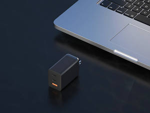 ที่ชาร์จ USB <span class=keywords><strong>3</strong></span>พอร์ต65W แบบพรีเมี่ยมตัวเครื่องสีขาวขัดเงาพร้อมปลั๊กพับได้เครื่องชาร์จเร็วของ Gan สำหรับ MacBook โทรศัพท์แท็บเล็ต - Product Image 2