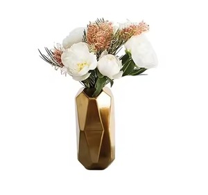 Vase en métal doré de designer Pièce maîtresse élégante faite à la main pour l'intérieur de la maison moderne - Product Image 1