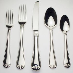 Juego de cubiertos de metal de acero inoxidable ideal para fiestas festivas eventos familiares celebraciones festivas y presentaciones culinarias especiales - Product Image 5