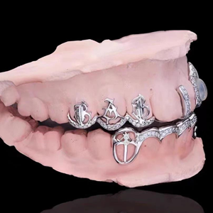 ฮิปฮอปที่กำหนดเอง925เงินฟัน grillz เย็นออก Moissanite เพชร grillz ฟันเงินเครื่องประดับราคาที่ดีที่สุด - Product Image 3