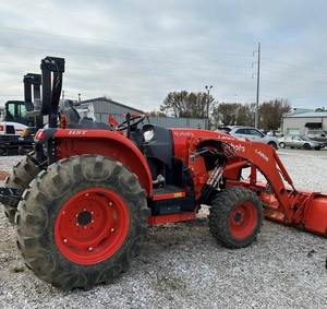 Tracteur L4060 2022 - Tracteur utilitaire compact pour une agriculture polyvalente - Product Image 1