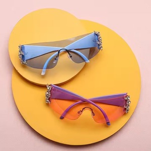 Lunettes de soleil diamant de créateur de luxe de haute qualité pour femmes Lentilles miroir bleues et noires Fourniture en gros disponible pour l'exportation - Product Image 5