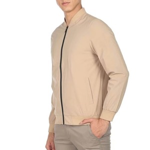 Chaqueta universitaria de talla grande de color personalizada para hombre, chaqueta universitaria con mangas de cuero y lana de alta calidad para hombre, chaqueta universitaria de moda para hombre - Product Image 4