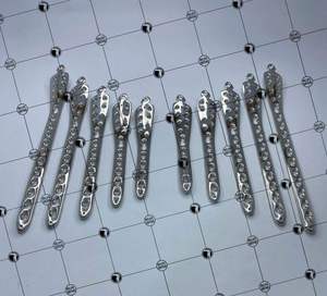 Placa de Bloqueo Tibial Distal de 3.5mm (6H a 12H), Juego de 8 Piezas, Implantes Quirúrgicos Ortopédicos Veterinarios Manuales de Acero 316L, Certificación CE - Product Image 1