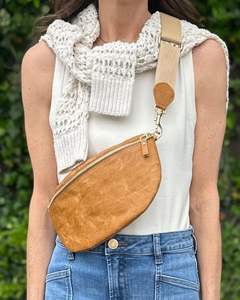 Bolso bandolera de cuero de grano suave Solvara - Product Image 3