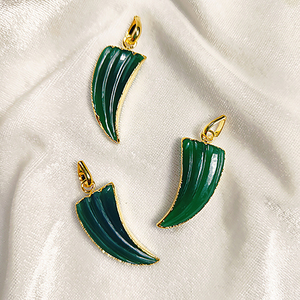Colgante tallado de cuerno de colmillo de piedras preciosas de ónix verde para mujer, abalorios de cuerno de ónix verde cornalina galvanizada, fabricación de joyas y collares - Product Image 4