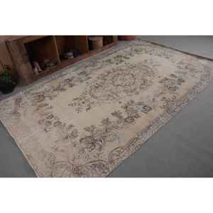 พรมตุรกีโบราณ5.4 x 9.3ft เบจเทาสานด้วยผ้าขนสัตว์แบบสานมีลวดลายปะติดสำหรับตกแต่งห้องนั่งเล่นห้องโถงยางพาราด้านหลัง - Product Image 5