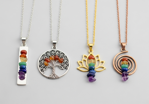 Colgante de cristal curativo de siete Chakras hecho a mano, diseño de latón a la moda con múltiples incrustaciones de piedras preciosas, colgante de flor de latón para el amor - Product Image 2