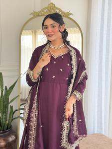 ชุดอนาร์กาลีผ้าไหมวิชิตรा ดีไซน์สวยงามสไตล์อินเดีย-ปากีสถาน ประดับงานกระจก สำหรับงานปาร์ตี้ งานแต่งงาน หรือใส่ลำลองแบบดั้งเดิมสำหรับผู้หญิง - Product Image 2