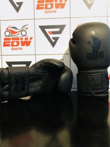 Gants de boxe professionnels en cuir de vachette noir mat durable et élégant pour l'entraînement et l'équipement d'arts martiaux de combat - Product Image 4