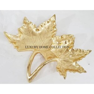 Cuencos de servicio de metal con acabado antiguo muy buscados con formas distintivas y patrones intrincados para coleccionistas - Product Image 3