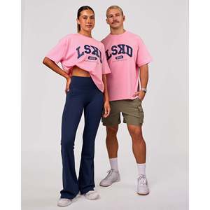 Camiseta Oversize Varsity EST de Peso Pesado - Rosa Rosado con Logotipo Frontal Azul Marino Future - Product Image 2