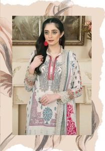 Combinaisons confortables en coton/pelouse pour femmes pakistanaises à prix raisonnable Robe Femmes Costumes d'été en coton/pelouse pakistanais - Product Image 5