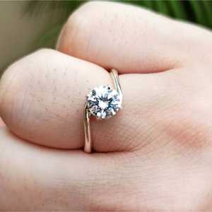 Anillo Solitario Hecho a Mano en Plata de Ley 925 con Seis Puntas y Circonita Cúbica, Regalo Perfecto para Cumpleaños, Aniversario o Dama de Honor - Product Image 6