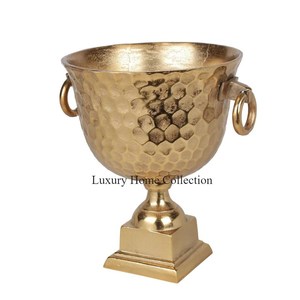 Cubo de vino de Color dorado con forma de trofeo grande de Metal, diseño martillado con mango de Color dorado, cubo de hielo de mesa y suelo - Product Image 1