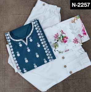 Vêtements ethniques indiens en coton prêt à l'emploi avec broderie Kurtis de travail avec pantalon et Crape avec ensemble dupata imprimé numérique - Product Image 3