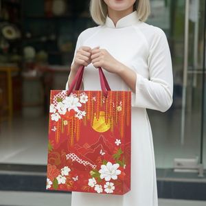 Bolsa de Compra de Papel Laminado Reciclable Ecológica de Lujo con Logotipo Personalizado para Tiendas Minoristas Premium, Decoración de Embalaje de Regalos - Product Image 3