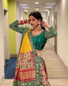 Beurre indien soie Lehenga Choli vêtements de mariage numérique imprimé et broderie miroir travail Lehenga Choli fête porter des demoiselles d'honneur - Product Image 3