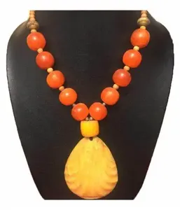 Collar hecho a mano para mujer con cuentas detalladas de madera y cuentas de resina, accesorios de moda de la India, regalos de negocios perfectos - Product Image 2