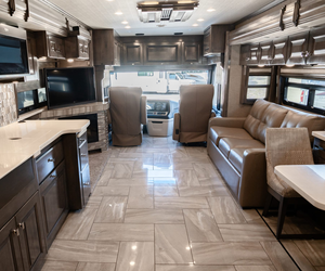 Camping-car 2021 F-l-e-e-t-w-o-o-d A-M-E-R-I-C-A-N T-R-A-D-I-T-I-O-N 42V prêt à la vente - Product Image 5