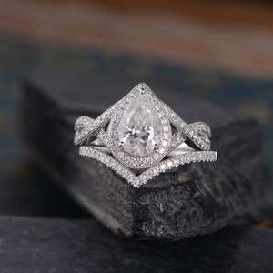 Anillo de Compromiso Vintage con Halo de Diamantes de Laboratorio en Corte Pera, Chapado en Oro Blanco de 18k, Anillo de Bodas de Moissanita con Diseño de Espiga Dividida, Joyería Fina - Product Image 5