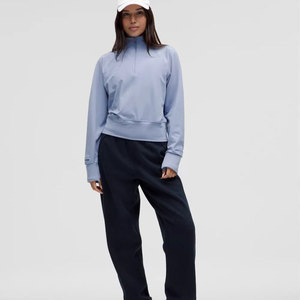 Sudaderas con capucha cortas con cremallera y cuello alto para mujer de alta calidad OEM Opciones de diseño personalizado Transpirable Anti-Shrink Logo Front para invierno - Product Image 4