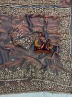Tissu en soie chiffon lourd et doux avec broderie lourde C-PALLU Zari et sequins, travail de découpe sur le bord du sari