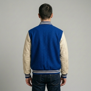 เสื้อแจ็คเก็ต Letterman สีน้ำเงินเข้ม ตัวเสื้อทำจากผ้าขนสัตว์ แขนเสื้อทำจากหนัง คอเสื้อและปลายแขนเสื้อถักแบบริบ ติดกระดุมแป๊กด้านหน้า โลโก้สั่งทำได้ สไตล์สตรีทแวร์ เสื้อคลุมสำหรับผู้ชาย - Product Image 2