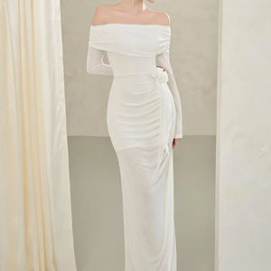 Nuevo artículo 2026 Vestido largo con hombros descubiertos, cintura con volantes, detalle floral lateral, para fiesta o playa, poliéster y spandex, OEM ODM Vietnam - Product Image 1