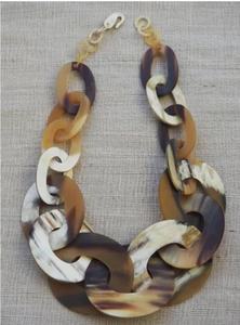 Collier pendentif en corne de buffle pour femmes, corne de couleur naturelle, collier ras du cou en forme de croissant, bijoux d'Inde - Product Image 2