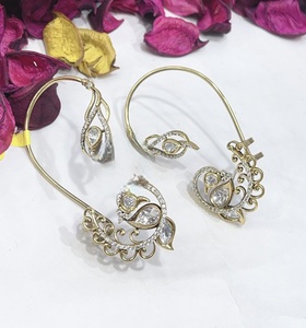 ต่างหูแบบหนีบ ดีไซน์หรูหรา คุณภาพเยี่ยม ชุบทอง ประดับด้วยหิน ดูดีมีระดับ เหมาะสำหรับงานแต่งงาน คอลเลคชั่นสำหรับผู้หญิง - Product Image 1