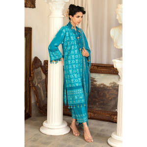 ชุดสูทผ้าลอนปักลายซารีและเลื่อมสำหรับผู้หญิง 3 ชิ้น พร้อมผ้าคลุมไหล่พิมพ์ลายทองและเคลือบเงา รุ่น DN-52042 - Product Image 5